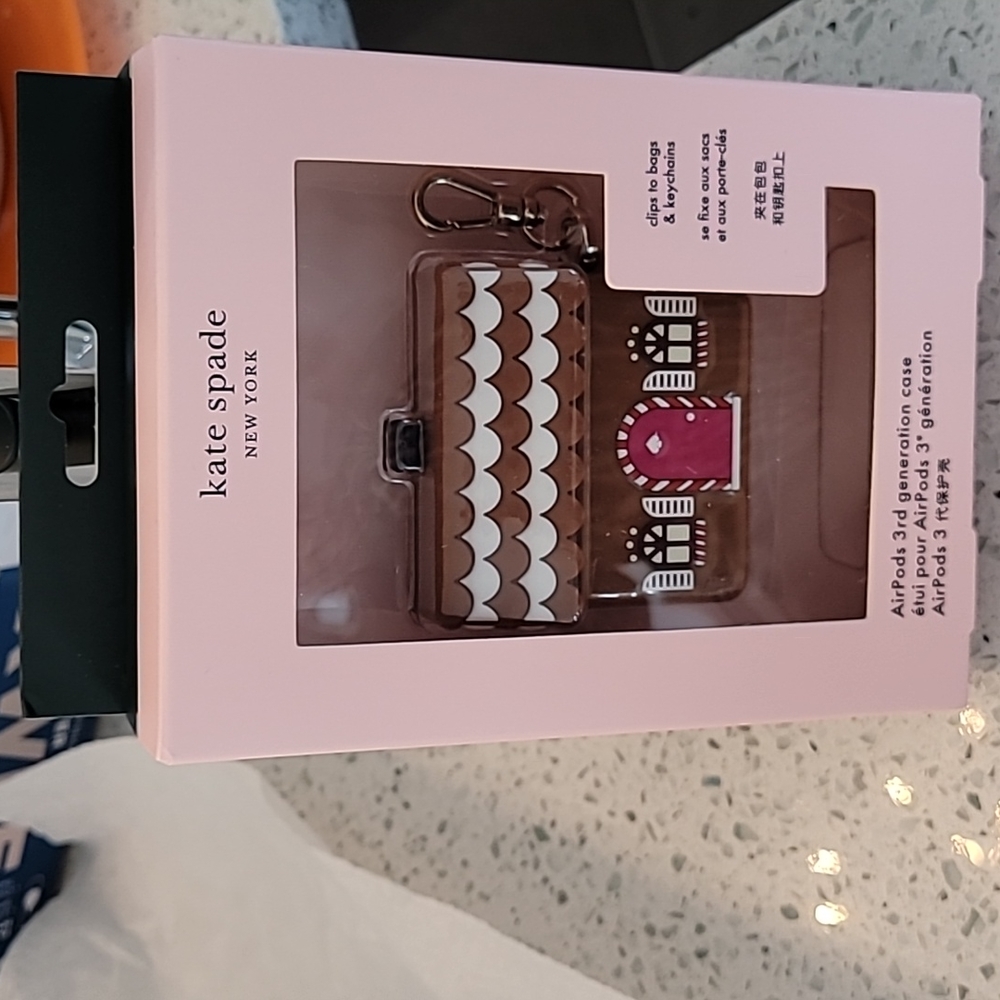 Kate Spade Gingerbread airpods buds case NEW .
